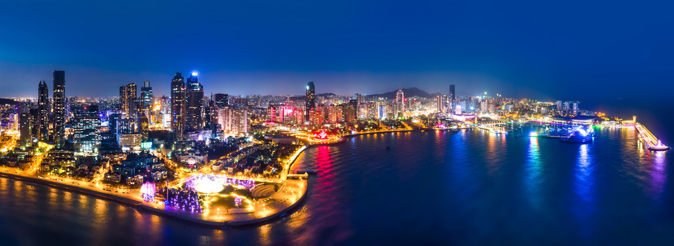 空中鸟瞰青岛城市天际线夜景