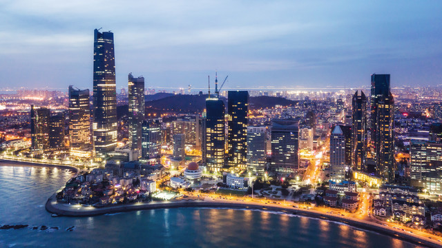 青岛城市建筑天际线夜景鸟瞰图