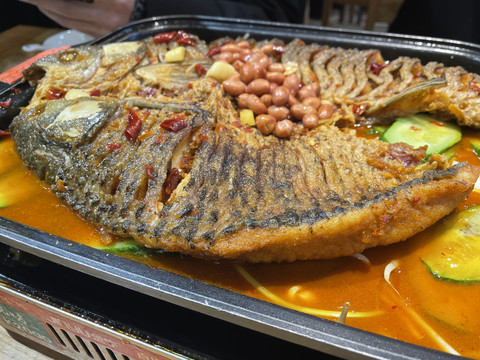 炭火烤魚