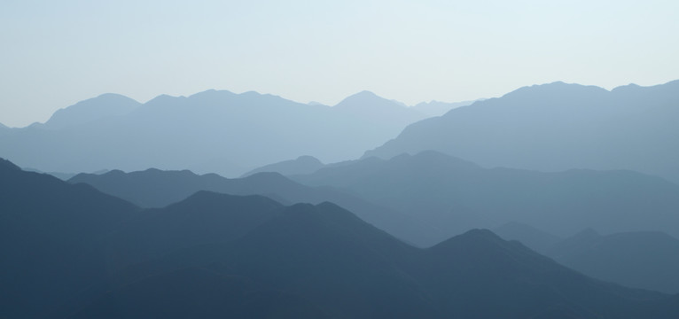 水墨群山