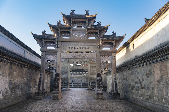 盧宅祖孫父子兄弟