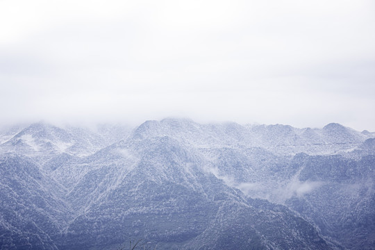 大山雪景