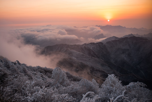 五峰独岭雪景