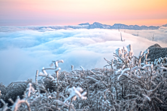 五峰独岭雪景