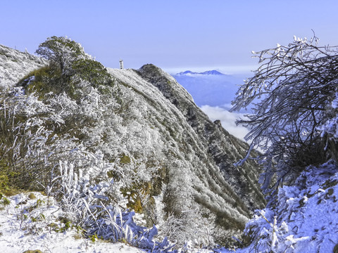 五峰独岭雪景