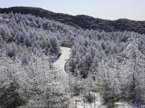 五峰独岭雪景