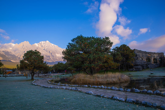 玉龙雪山瑞士马特宏风情园