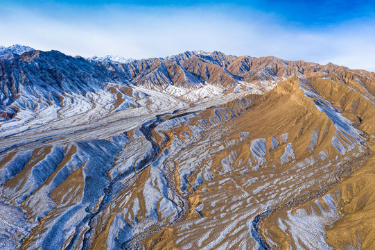 祁连山脉残雪