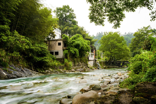 美丽山村