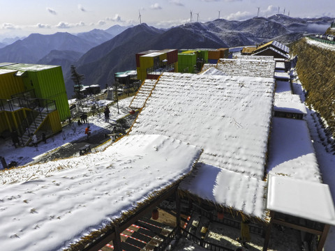 五峰独岭雪景