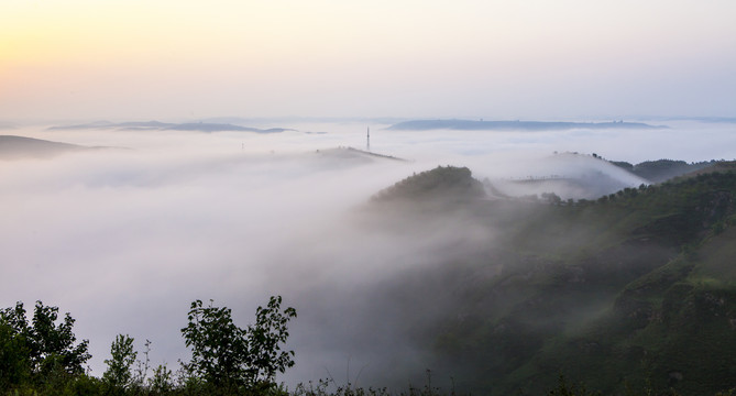 高原雾景