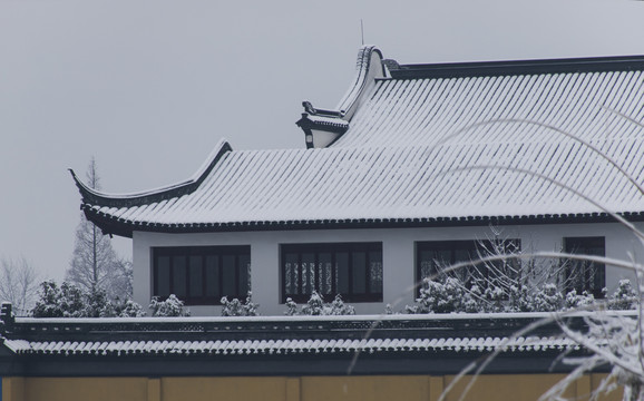 雪后的寺庙