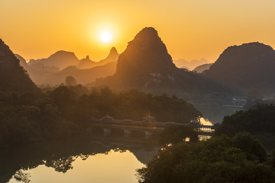 柳州大龙潭日出