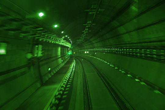 隧道绿光