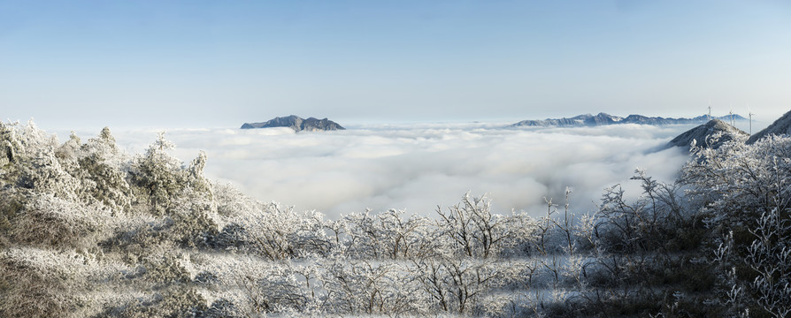 五峰独岭宽幅雪山云海风光