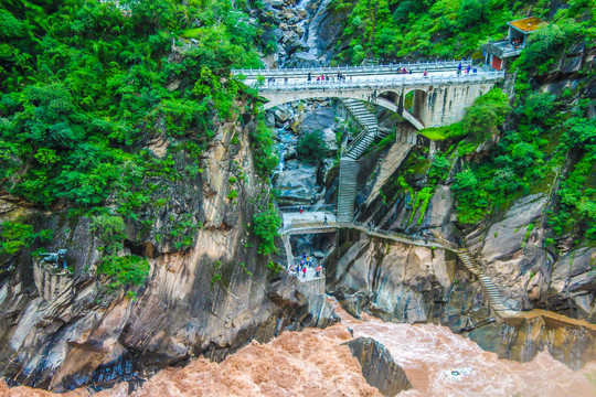 虎跳峡旅游风景区