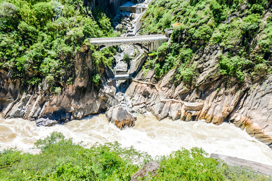 虎跳峡旅游风景区