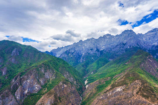 上虎跳峡谷