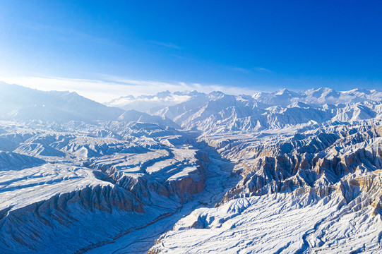 洪水河谷渠首雪景