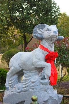 生肖羊雕塑