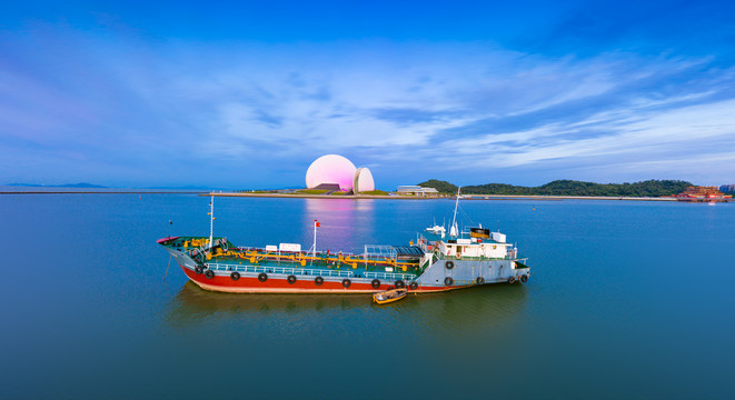 珠海大剧院夜景与轮船