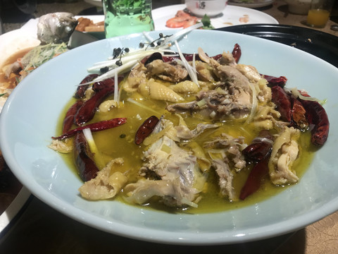 砂锅炖土鸡汤