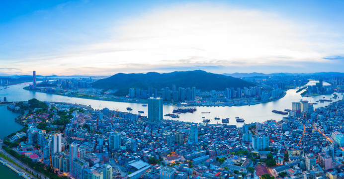 珠海与澳门半岛夜景