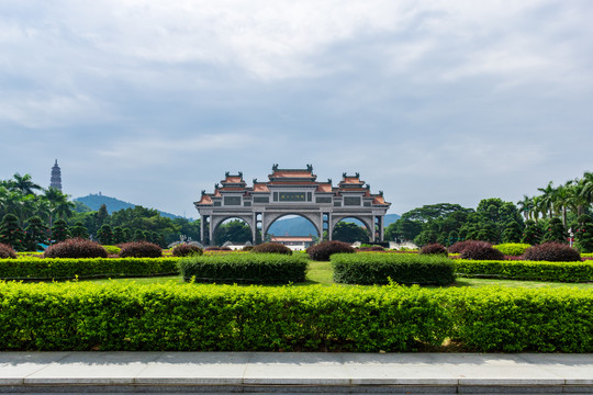 顺峰山公园牌坊局部全景图