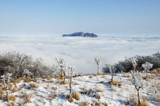 五峰独岭雪景