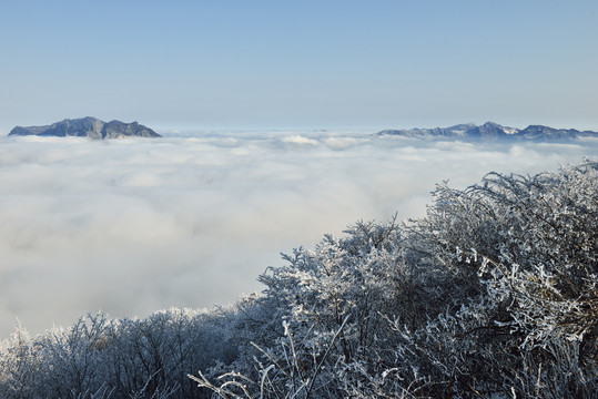 五峰独岭雪景