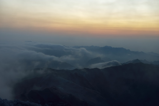 五峰独岭云海日出