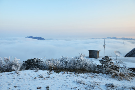 五峰独岭云海雪景风光