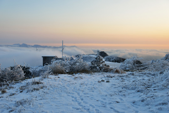 五峰独岭云海雪景风光