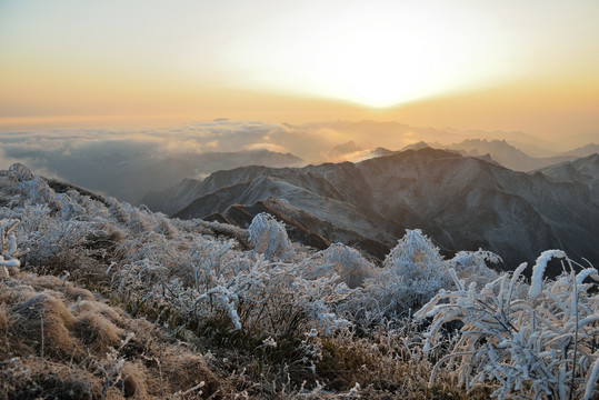 五峰独岭云海雪景风光