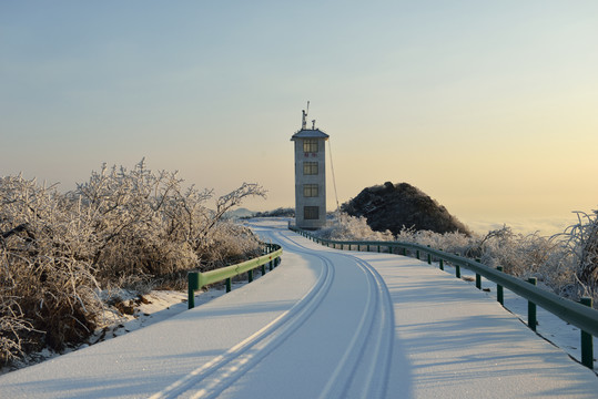 五峰独岭云海雪景风光