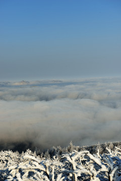 五峰独岭雪景