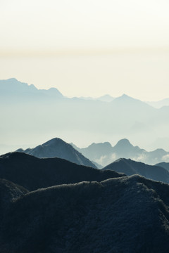 五峰独岭雪景