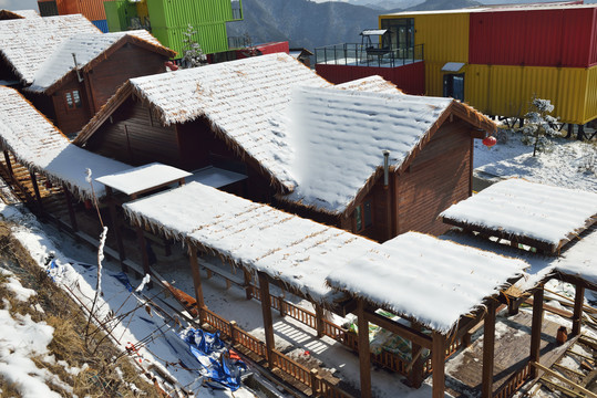 五峰独岭雪景