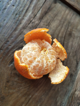剥皮的砂糖橘