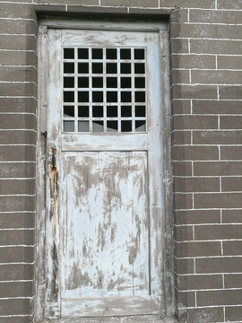 破旧门窗