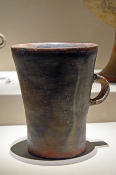大汶口文化彩陶杯