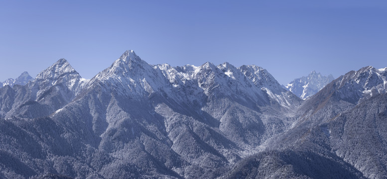 梦里雪山