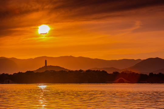 北京西山落日余晖晚霞夕照