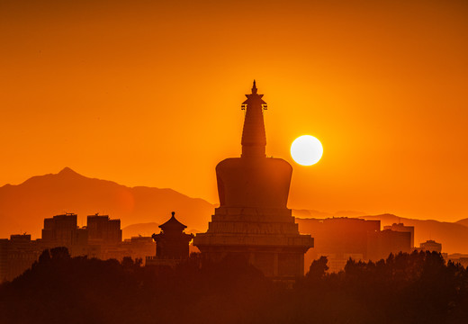 北京北海白塔夕照落日余晖