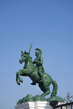 欧洲骑士雕像
