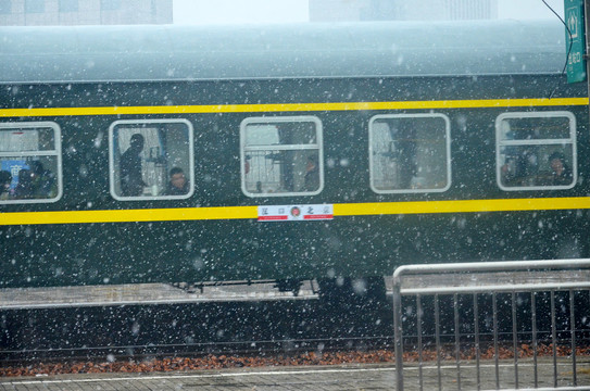 雪中绿皮火车