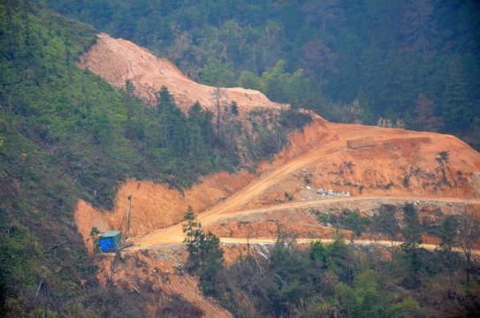 开山修路