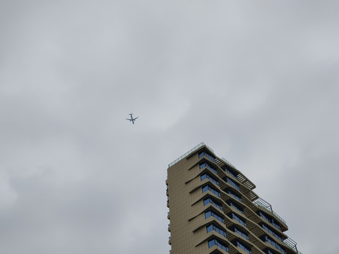 天空中的飞机