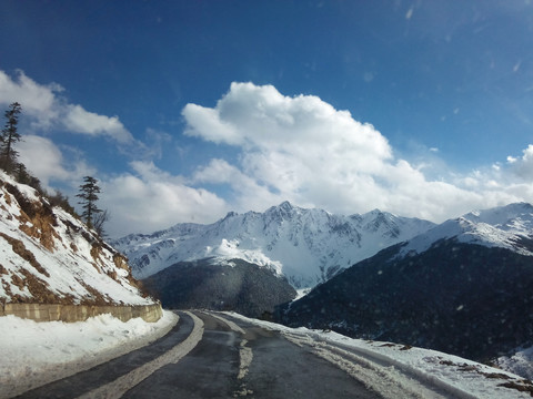 冰雪路段