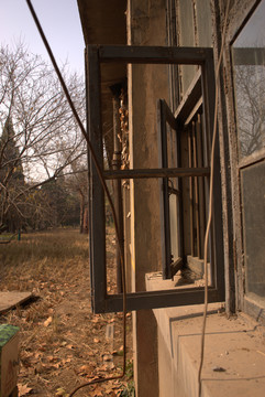 废旧工厂窗户